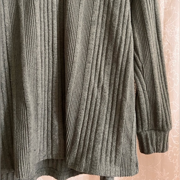 Collared Sweaters - Picture 3 of 6